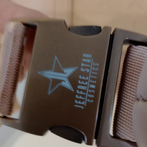 JEFFREE STAR COSMETICS Fanny Pack Bag Peachy Pink - Picture 10 of 12